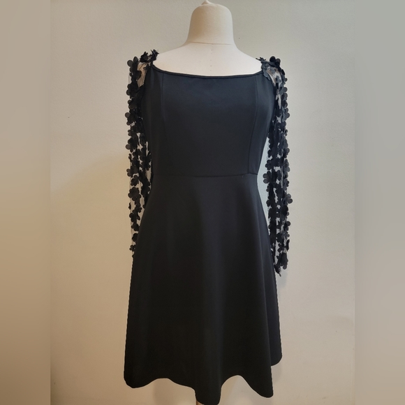 Black dress with 3D flowers - Picture 1 of 3